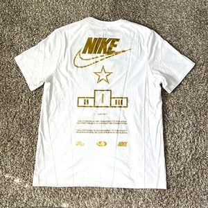 NIKE Metallic Gold White Short Sleeve T-Shirt Men’s Size Large